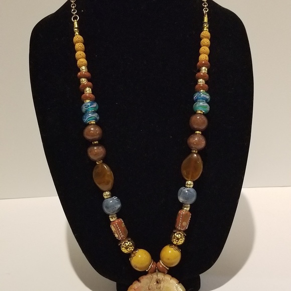 Ladies necklace - Picture 2 of 2